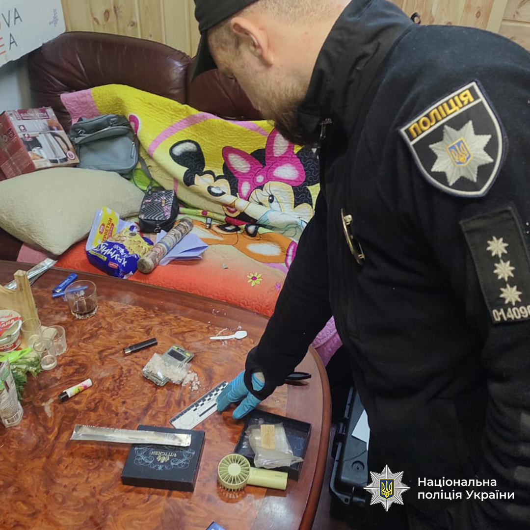 "Заробляли" 4,5 млн грн щомісяця: на Рівненщині викрили підпільну нарколабораторію з виготовлення метамфетаміну. Фото