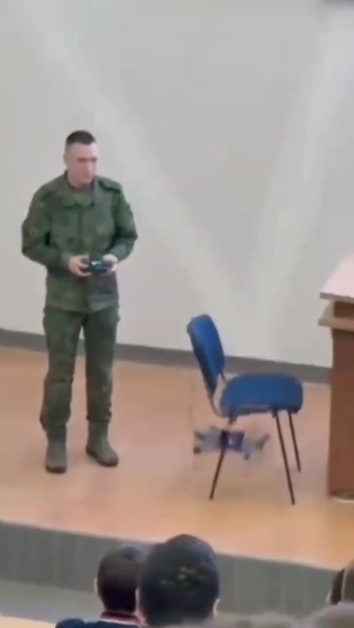 "Щось пішло не так": у Росії військові прийшли до вишу вербувати студентів на війну й епічно оконфузились. Відео