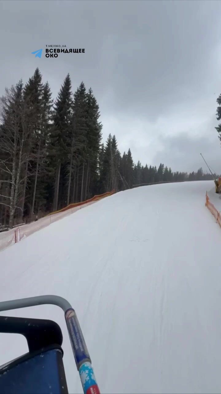 "Справжня зимова казка":  у Карпатах сніг засипав схили, вдарило 8 градусів морозу. Фото