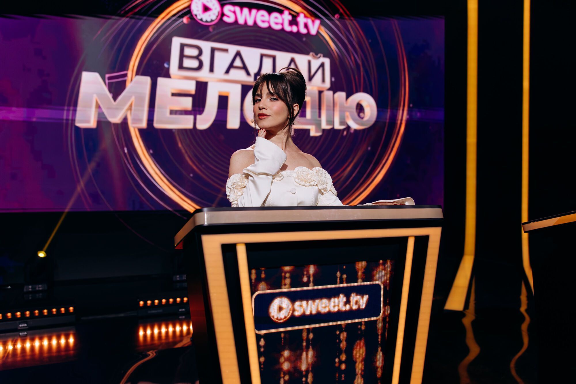 Прем'єра "Вгадай мелодію" на Sweet TV: зірки губляться у власних треках