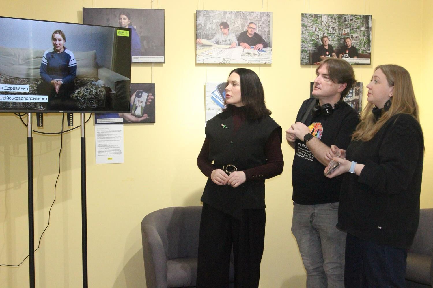 "Оглушлива тиша": у Вишгороді відкрили фотовиставку про українських військовополонених