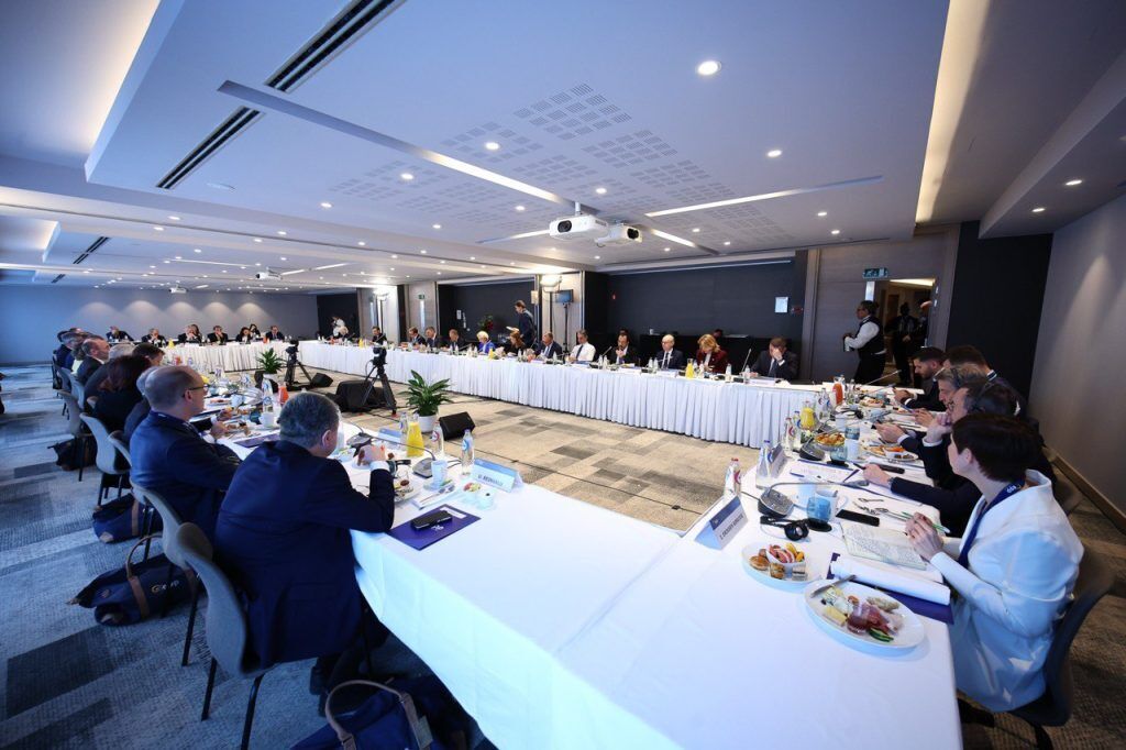 "Единственный способ": Порошенко сказал лидерам ЕНП, как остановить глобальное потрясение