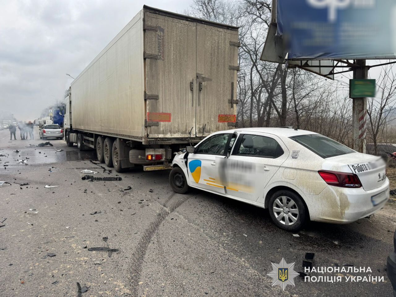 На Львівщині після ДТП один із автомобілів  вибухнув: є жертва і поранені. Фото і відео