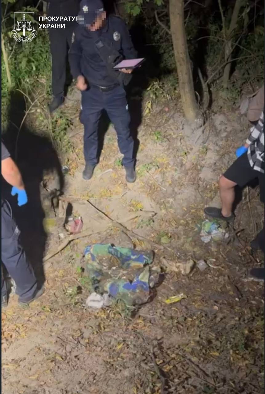 На Вінниччині після смерті немовляти батьки закопали тіло на смітнику: їм повідомлено про підозру