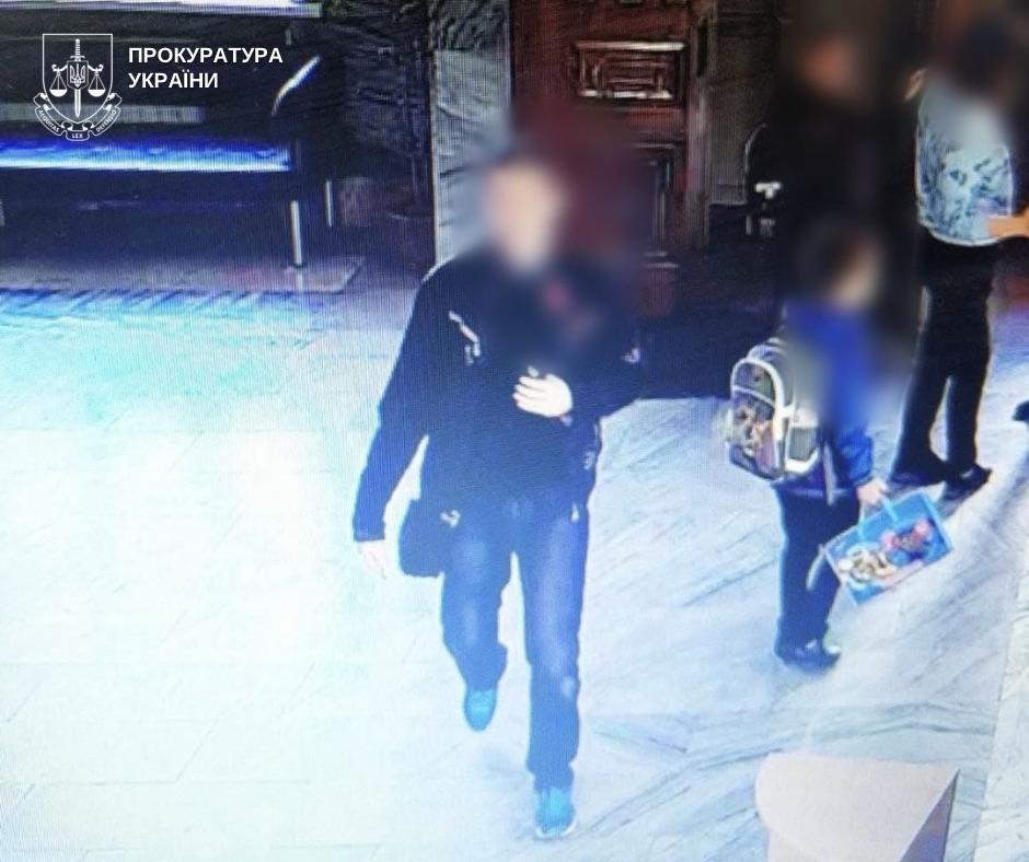 В Киеве суд ужесточил наказание преступнику, который пытался изнасиловать 8-летнего мальчика в туалете школы