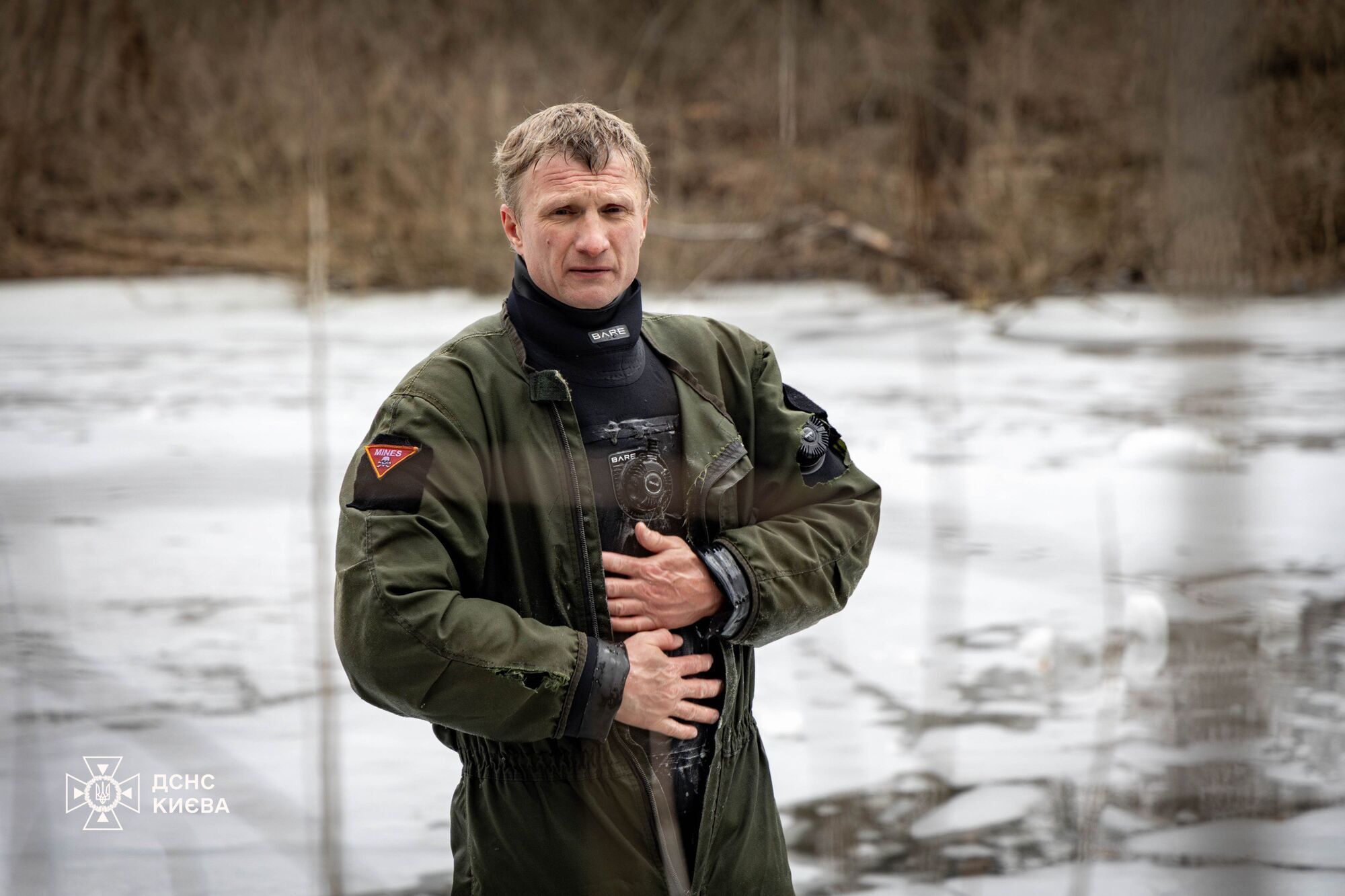 У Києві водолази-сапери дістали з річки залишки російської ракети. Подробиці, фото та відео