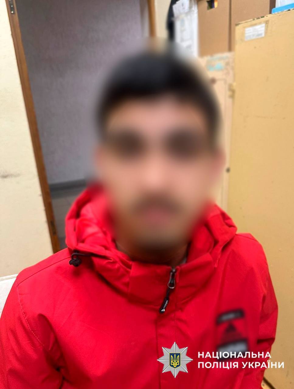 По заказу врага сожгли два авто военных и машину спасателя: в Киеве задержали четырех парней. Фото