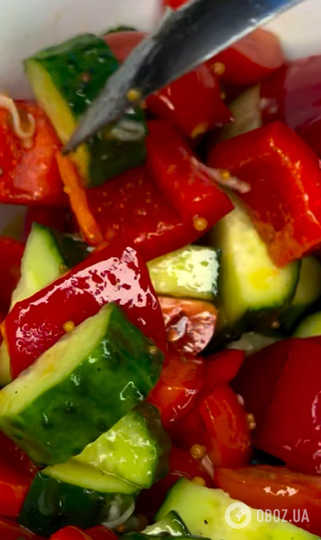 Греческий салат, как в ресторанах: чем заправлять вкуснее всего