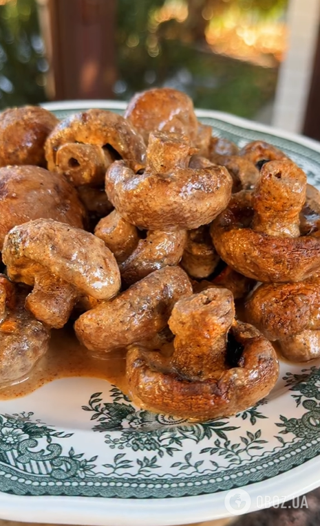 Пикантные запеченные грибы в соусе: делимся рецептом простой закуски