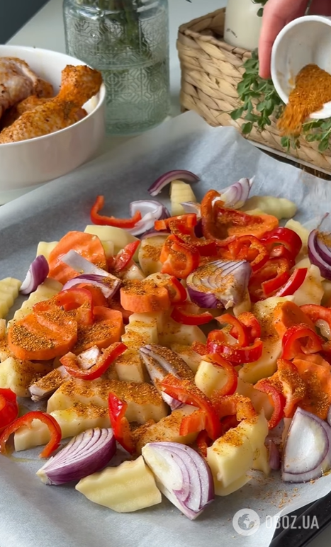 Як смачно запекти курячі гомілки з овочами в духовці: ідеальний варіант для вечері