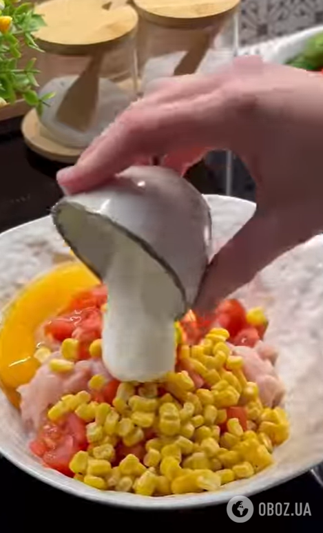 Сочные куриные котлеты в духовке: добавьте кукурузу и много сыра