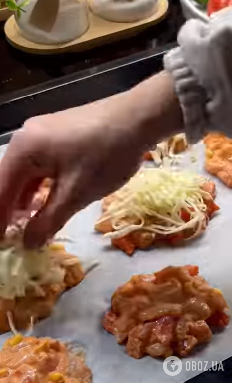 Сочные куриные котлеты в духовке: добавьте кукурузу и много сыра