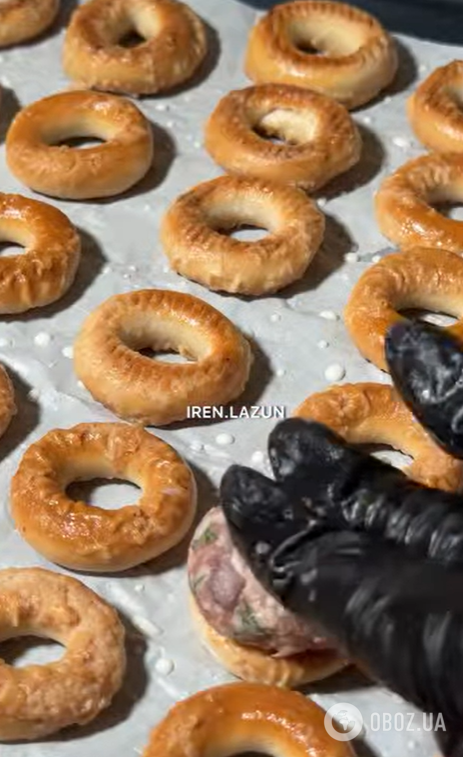 Бублики з фаршем в духовці: як приготувати улюблену святкову страву