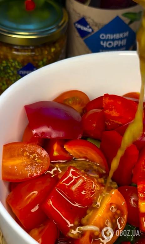 Греческий салат, как в ресторанах: чем заправлять вкуснее всего