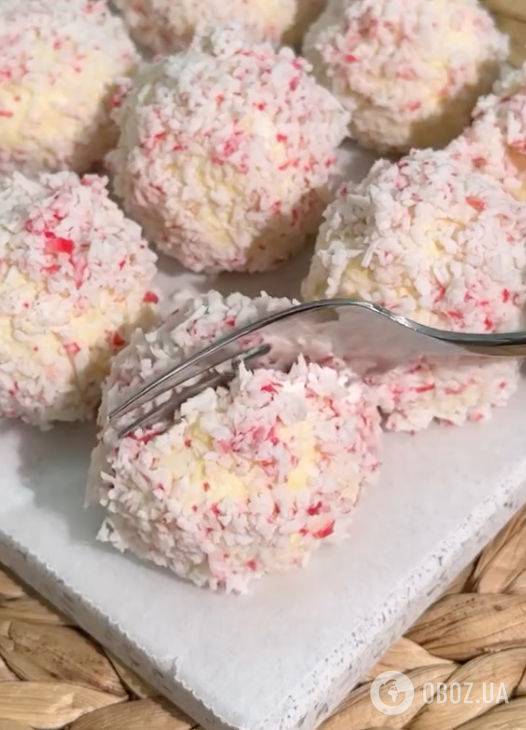 Закуска из крабовых палочек "Рафаэлло" для праздничного стола: готовится 10 минут