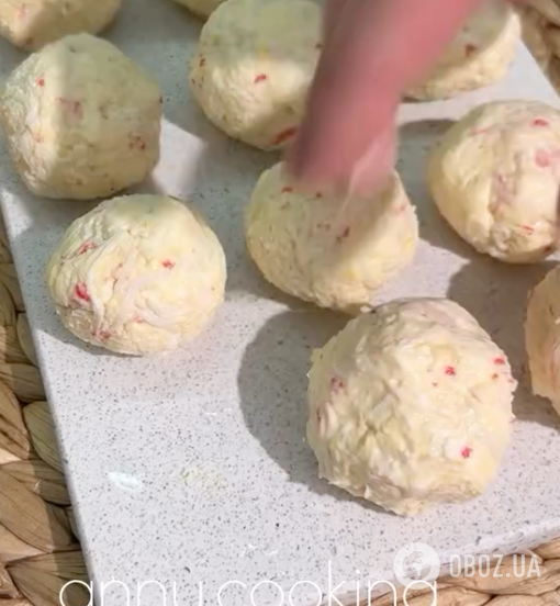 Закуска из крабовых палочек "Рафаэлло" для праздничного стола: готовится 10 минут