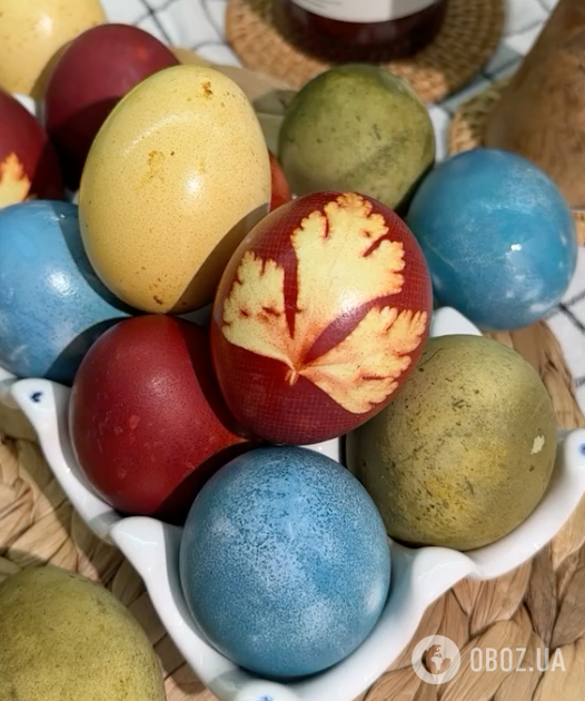 Как красиво покрасить пасхальные яйца луковой шелухой: делимся точной технологией