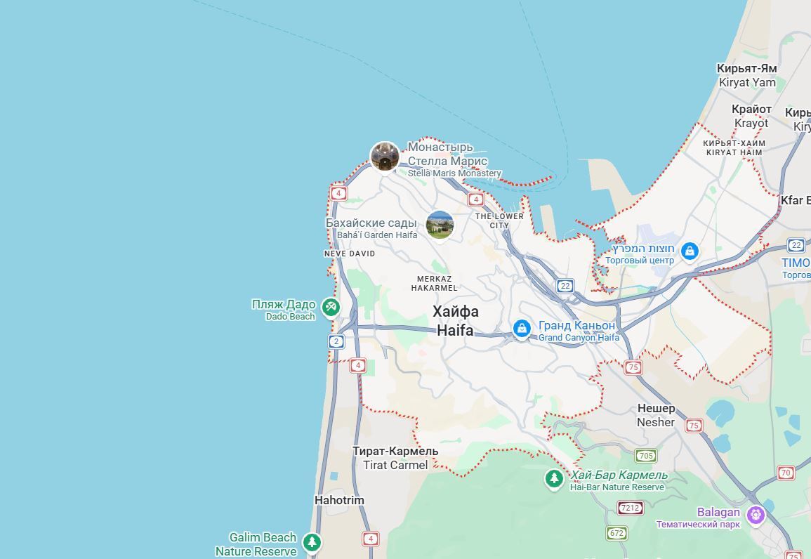 Иран атаковал ракетами израильский город Хайфа: фиксируют попадание в НПЗ и отключение света. Фото