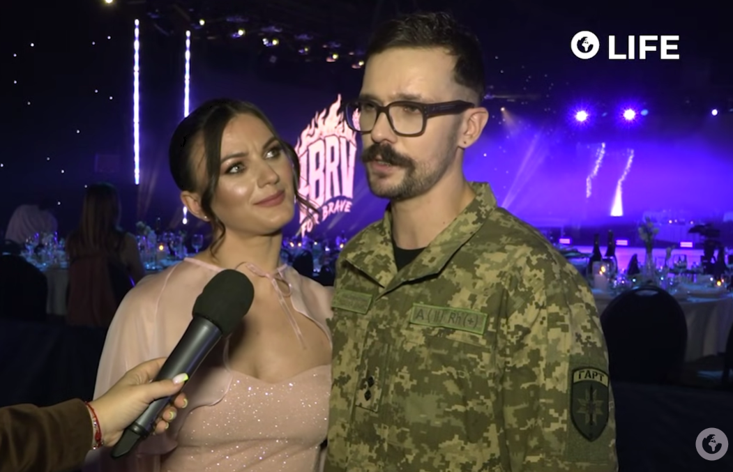 "История о силе и любви": как танцы возвращают ветеранов войны в Украине к жизни. Видео