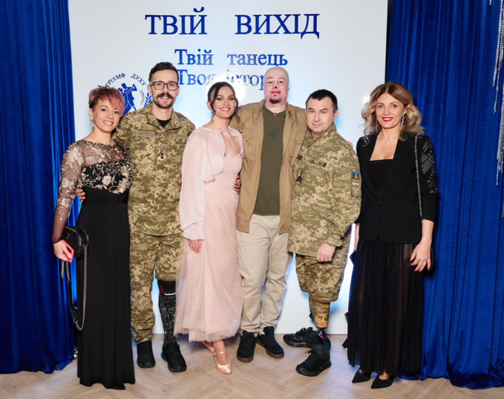 "История о силе и любви": как танцы возвращают ветеранов войны в Украине к жизни. Видео