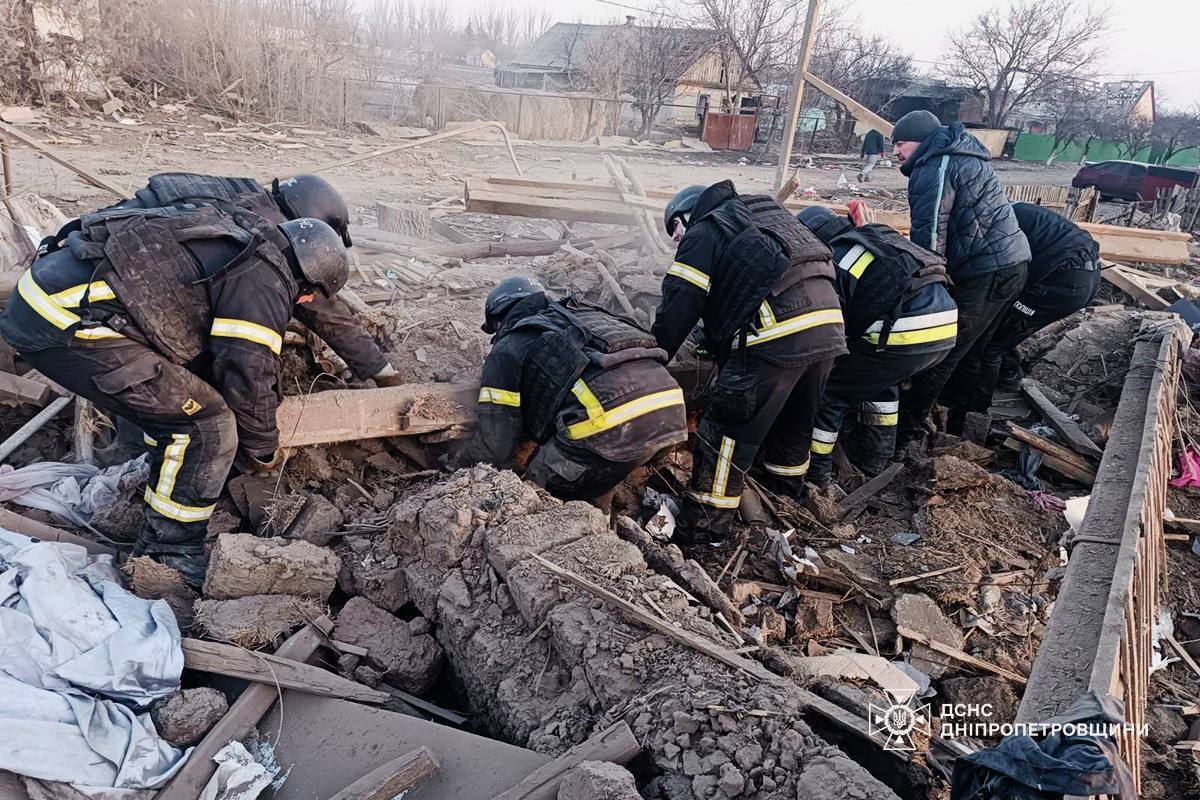 Окупанти атакували Дніпропетровщину: під завалами будинку загинув чоловік. Фото