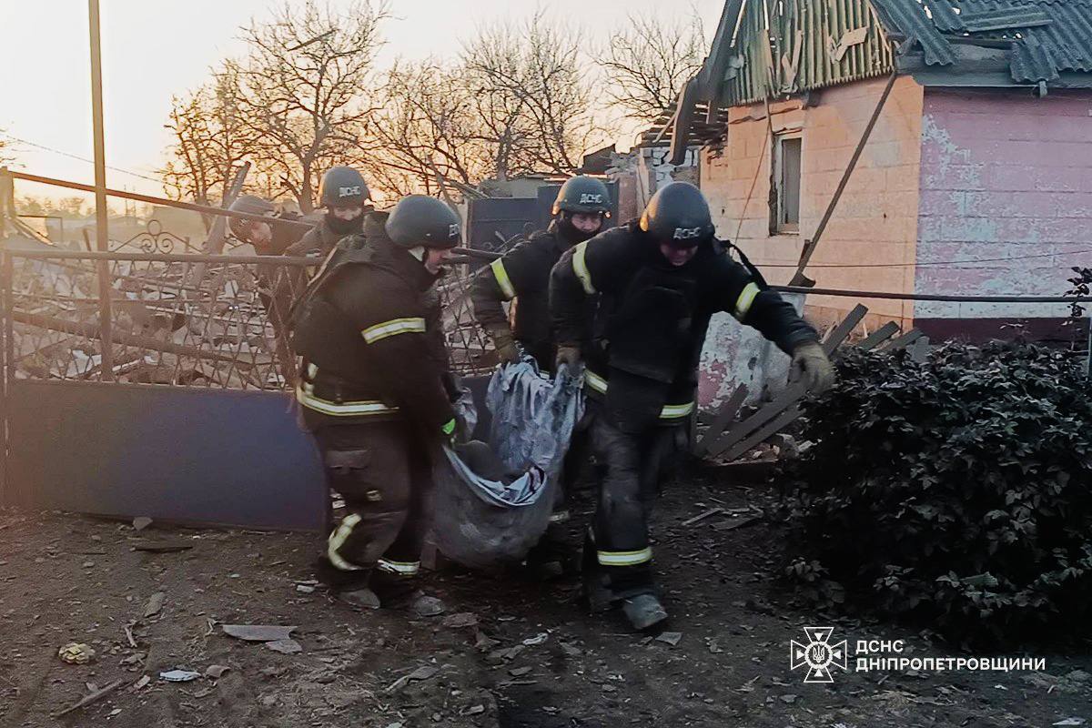 Окупанти атакували Дніпропетровщину: під завалами будинку загинув чоловік. Фото