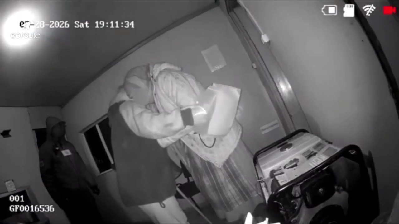 Видавав себе за бабусю: прикордонники викрили порушника, який намагався виїхати за кордон. Відео