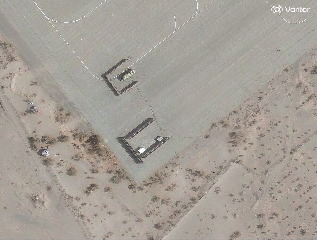 Зафіксовано прямі влучання: з'явились супутникові знімки іранських авіабаз після ударів США та Ізраїлю. Фото