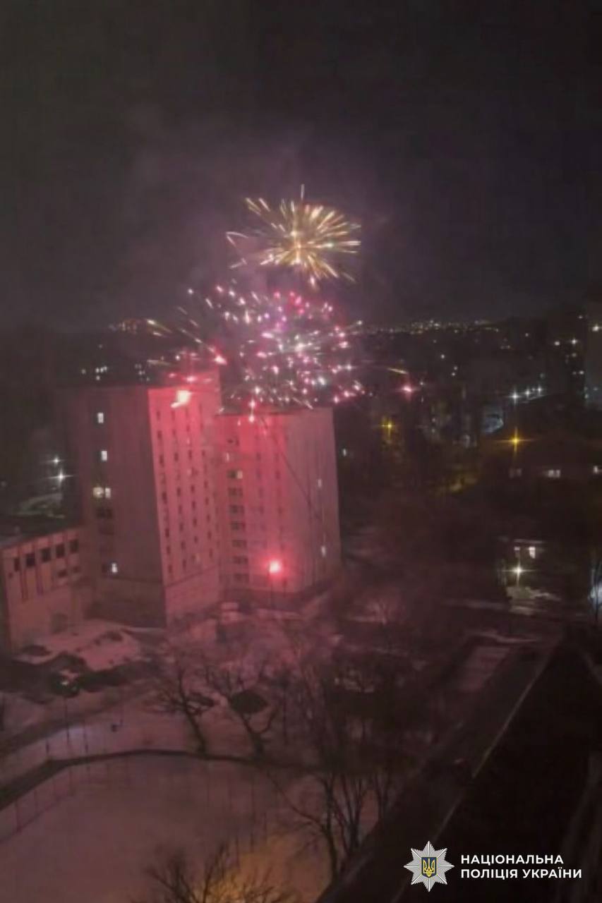 Знайшов на смітнику: у Києві встановили підлітка, який запустив салют. Подробиці, фото та відео