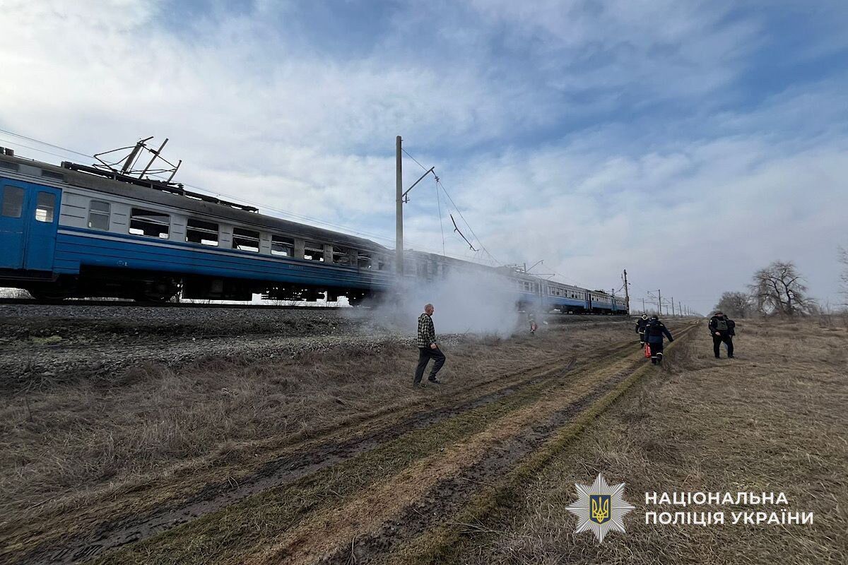 Росія вдарила по транспортній інфраструктурі на Дніпропетровщині: сталась пожежа, є постраждалі