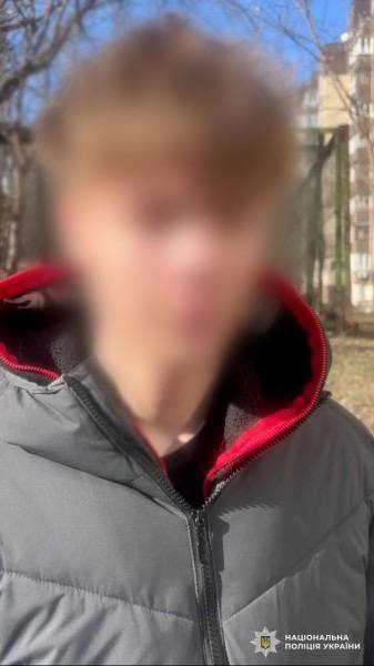 Знайшов на смітнику: у Києві встановили підлітка, який запустив салют. Подробиці, фото та відео