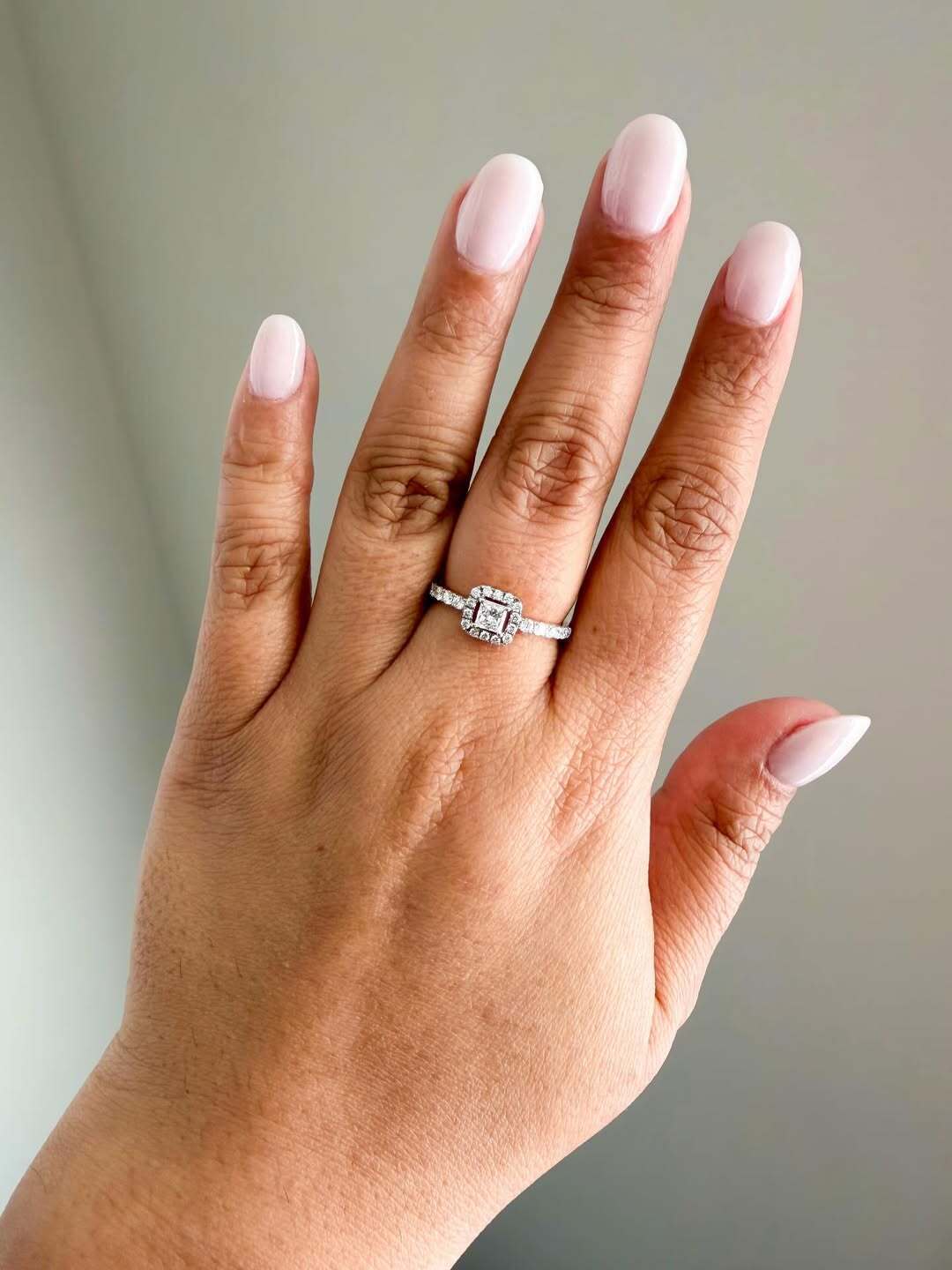 Вечная роскошь: какой маникюр выбрать этой весной, чтобы выглядеть дорого