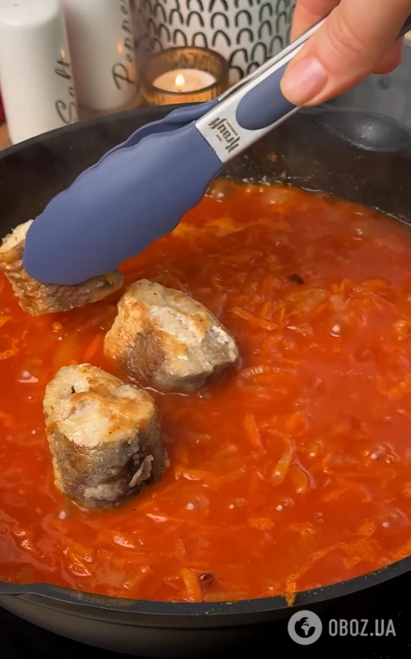 Сочная тушеная рыба в томатном соусе: можно очень вкусно приготовить на обед