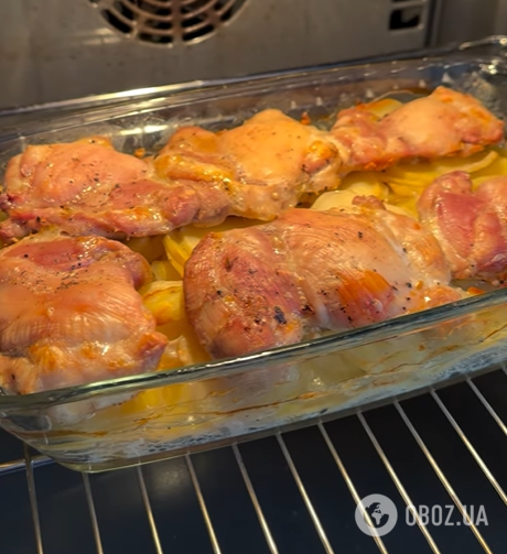 Соковита курка з картоплею в духовці: вийде ситно і смачно