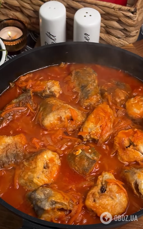 Сочная тушеная рыба в томатном соусе: можно очень вкусно приготовить на обед