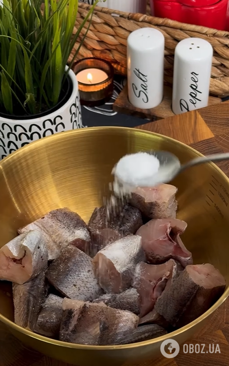 Сочная тушеная рыба в томатном соусе: можно очень вкусно приготовить на обед