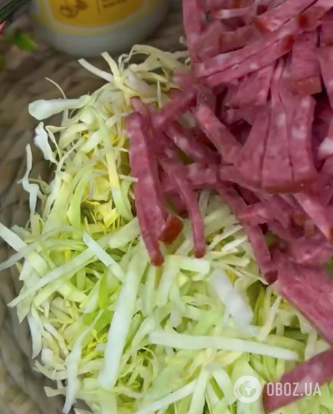 Смачний весняний салат із пекінської капусти: рецепт легкої страви на кожен день