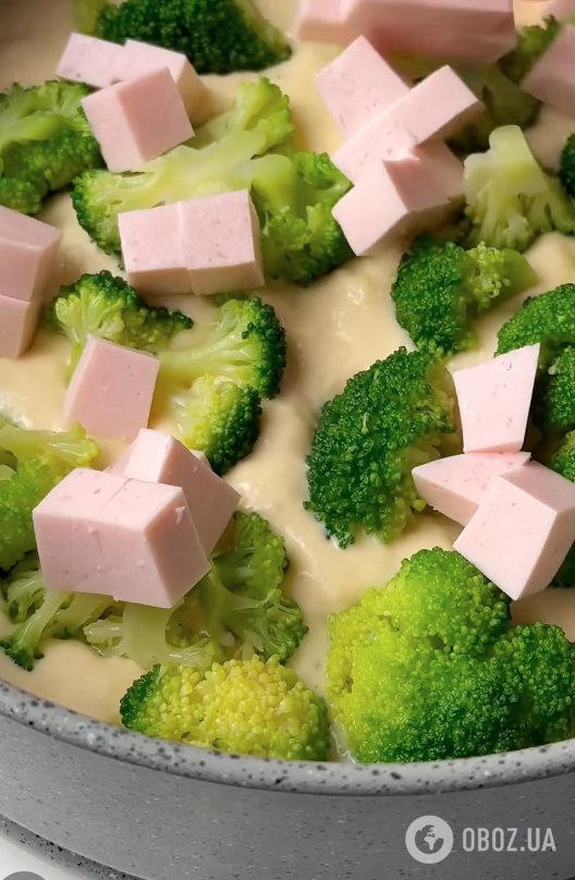 Легкий заливний пиріг із ковбасою та броколі: найлегший рецепт смачної альтернативи хлібу