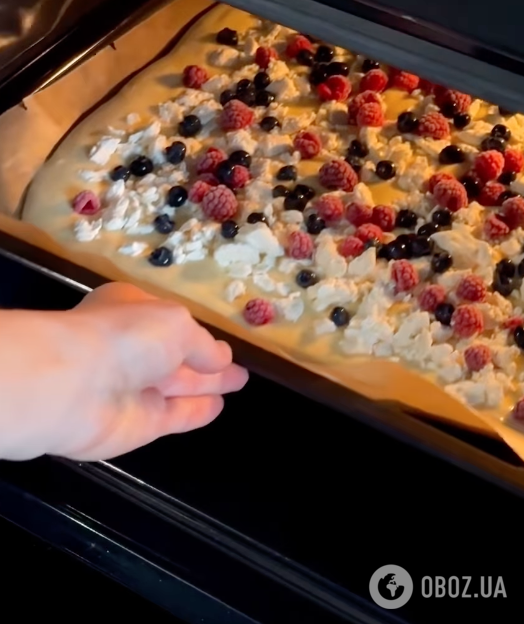 Смачніше, ніж тертий: лінивий ягідний пиріг на найлегшому тісті