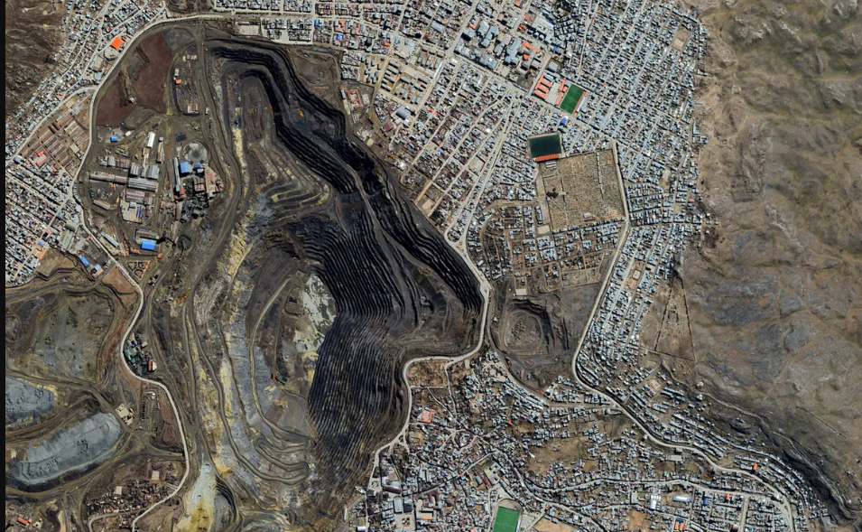 Глибоко під поверхнею Землі процвітає життя: вчені розповіли про "сплячого гіганта"