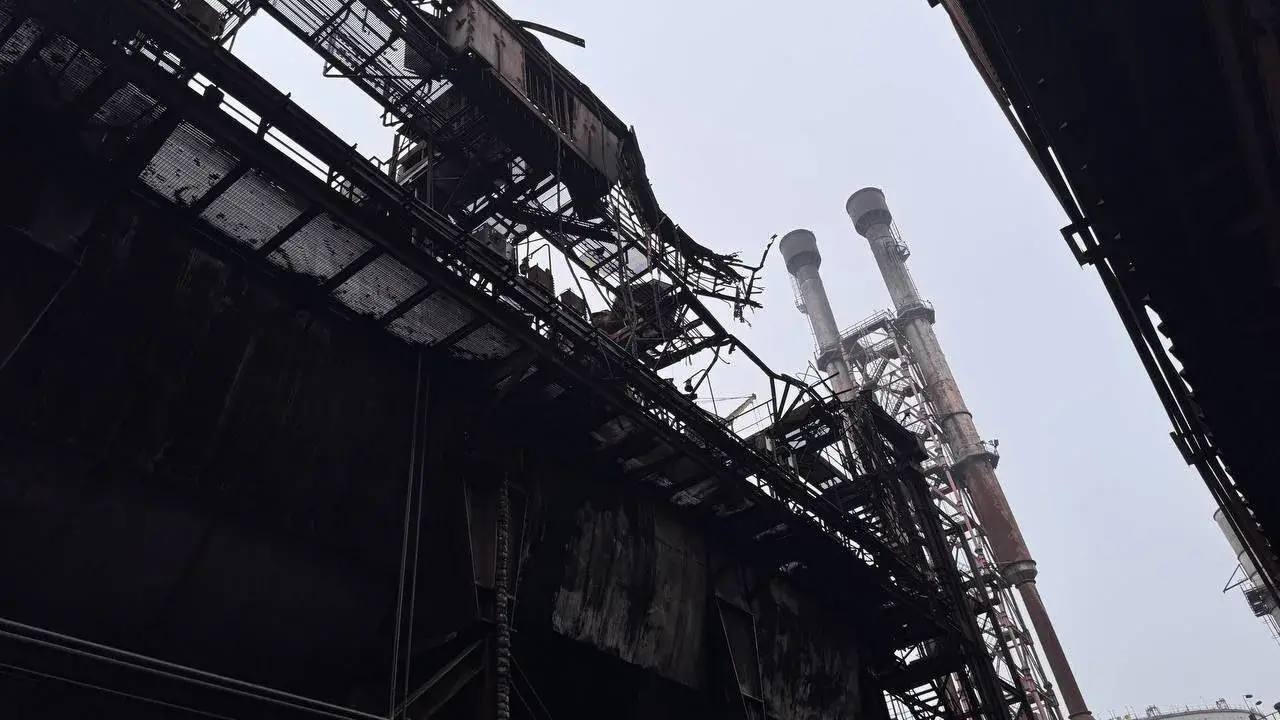 Было видно зарево: в оккупированном Алчевске атакован металлургический завод. Видео