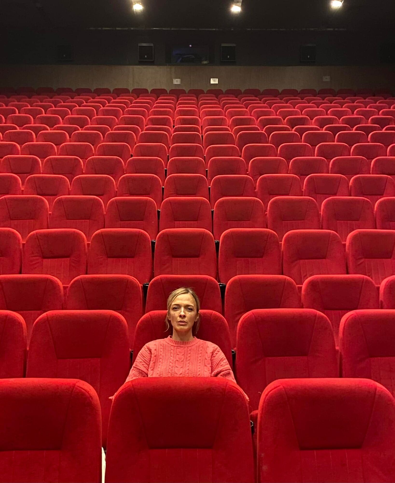 "Багато з того, що розганяють медіа, неправда". Василіса Фролова – про Дубай під вибухами, штраф у 2 млн за фото в Instagram та консервацію з України