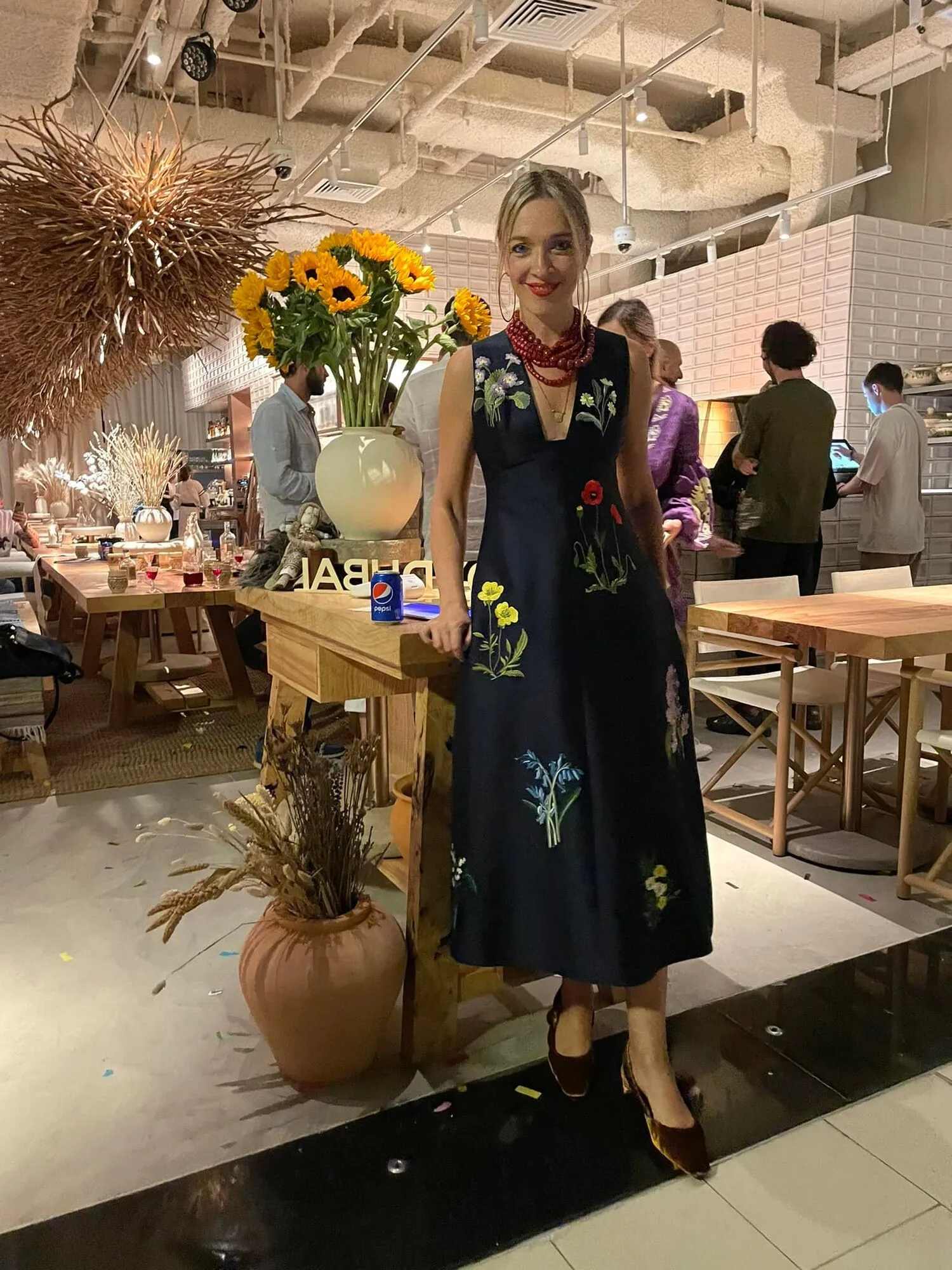 "Не сыпьте соль на рану". Телеведущая Василиса Фролова призналась, на какие деньги живет в ОАЭ и почему вынуждена хвататься за подработки