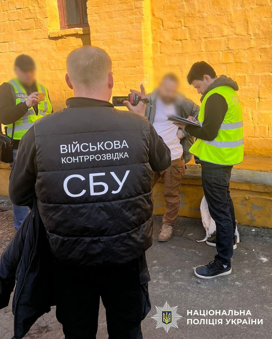 Обещал бойцу за $9 тыс. перевод в тыловую часть: в Киеве задержали военного. Фото