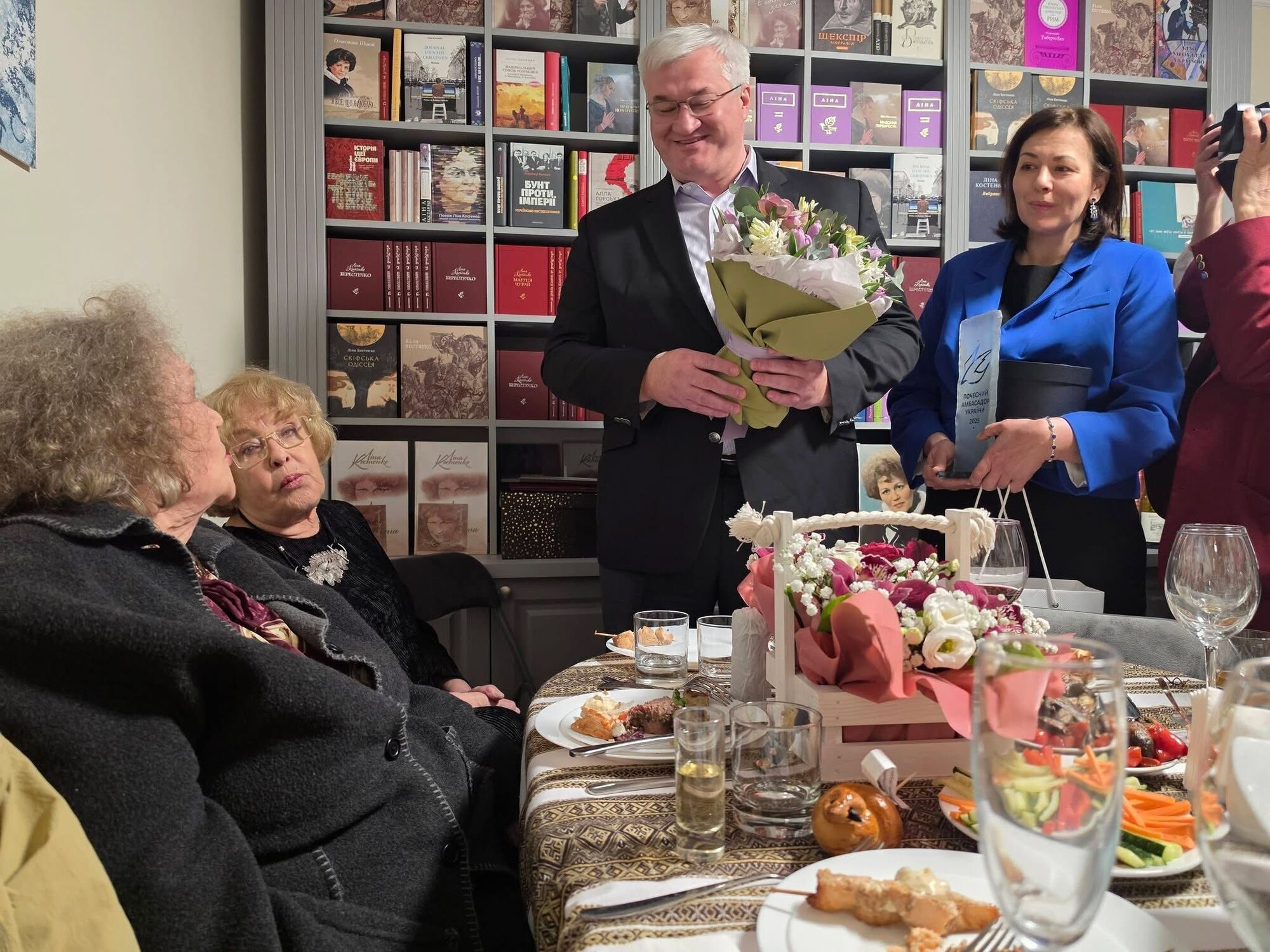 Стало известно, кого легендарная Лина Костенко пригласила на свое 96-летие: среди гостей Ада Роговцева, Портников и нардеп