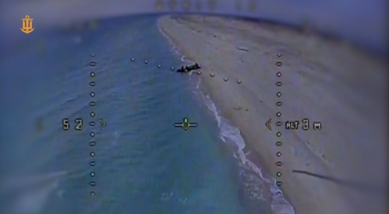 "Чітка робота, холодний розрахунок": у ВМС показали кадри знищення катера ворога. Відео