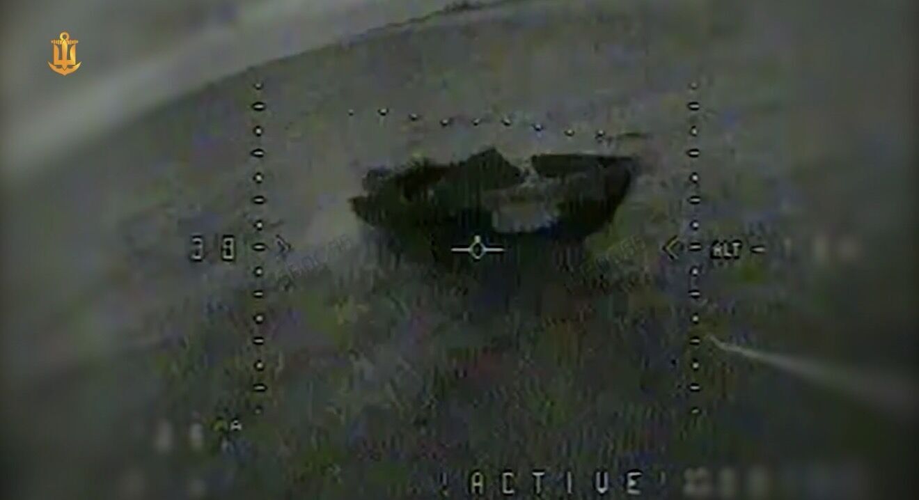 "Чітка робота, холодний розрахунок": у ВМС показали кадри знищення катера ворога. Відео