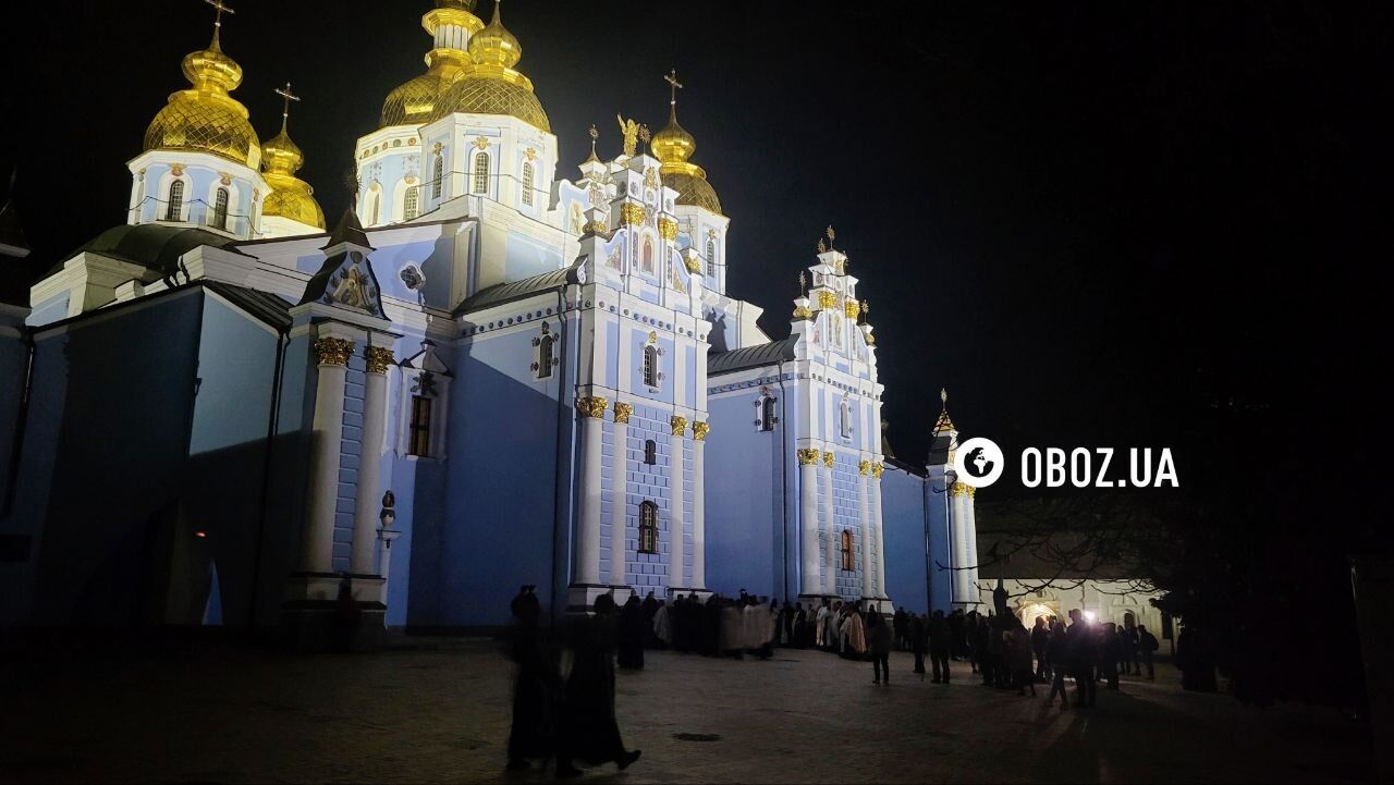 У Києві за участі духовенства ПЦУ і вірян триває прощання з Патріархом Філаретом. Фото і відео