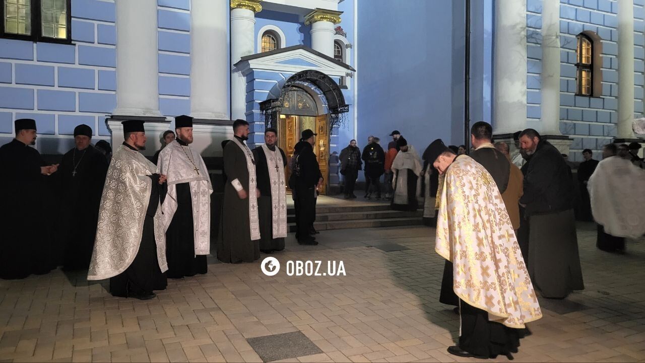 У Києві за участі духовенства ПЦУ і вірян триває прощання з Патріархом Філаретом. Фото і відео