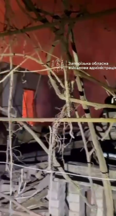 Окупанти вдарили по Запорізькій області: зруйновано будинки, загинула жінка, серед поранених – дитина. Відео